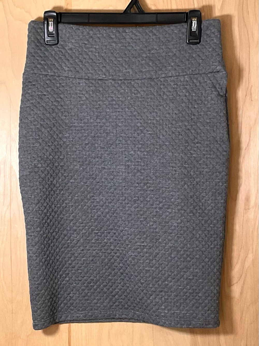 Lularoe Gray Quilted Cassie Pencil Skirt - EUC